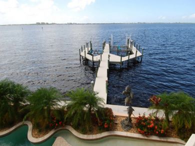 Six Bedroom Luxury Vacation Rental at Cape Coral